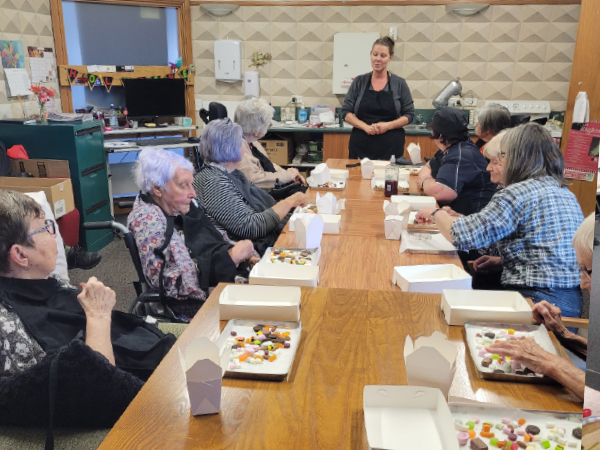 Holmdene residents making chocolate treats