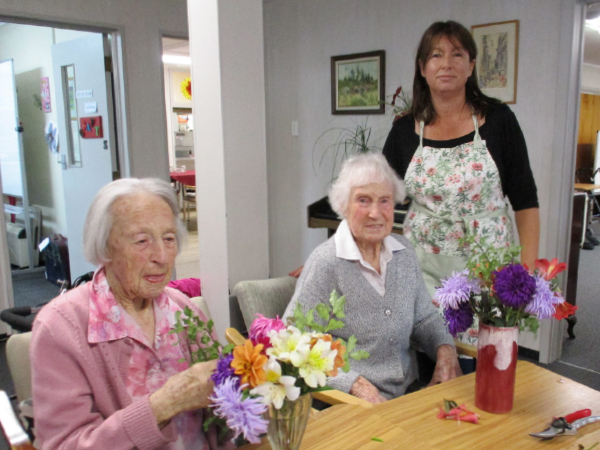 Taieri Court flower arranging